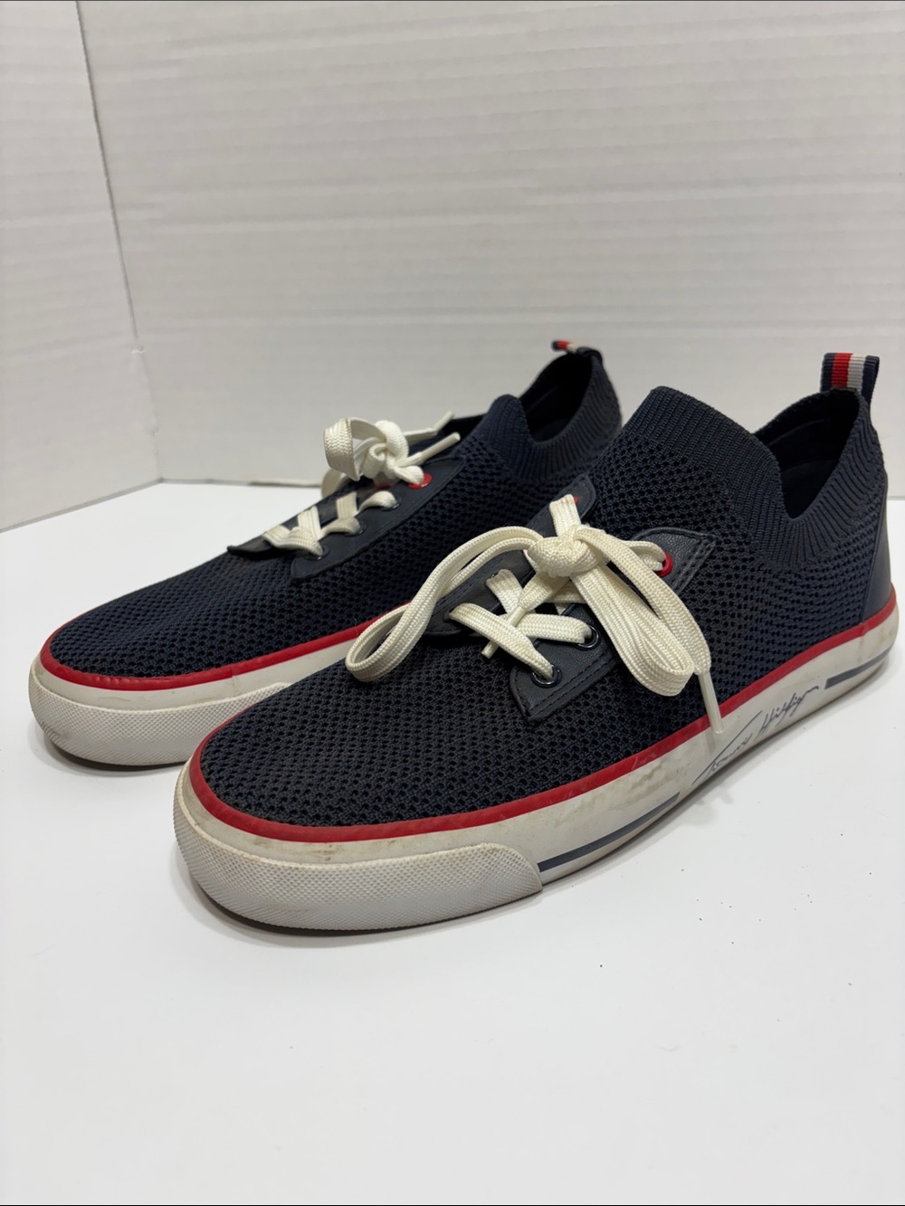 Women’s Tommy Hilfiger Gessie Stretch Knot Sneakers Size 8.5M